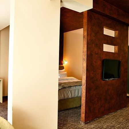 City Hotel 슬라티나 외부 사진