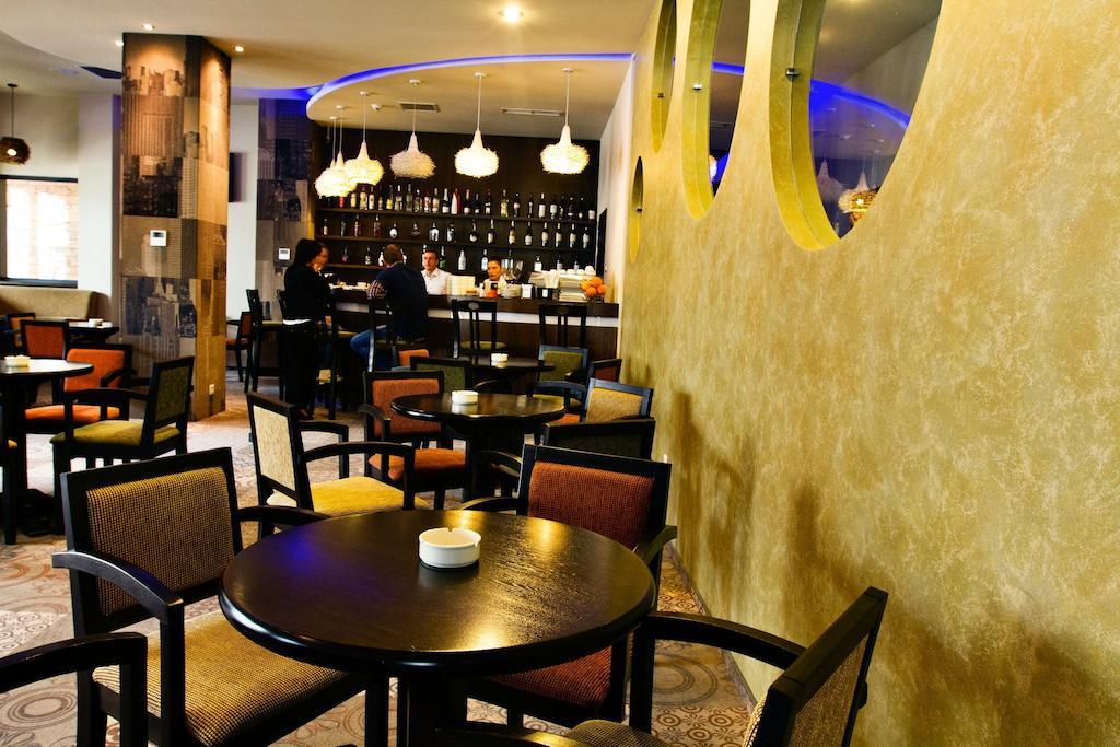 City Hotel 슬라티나 외부 사진
