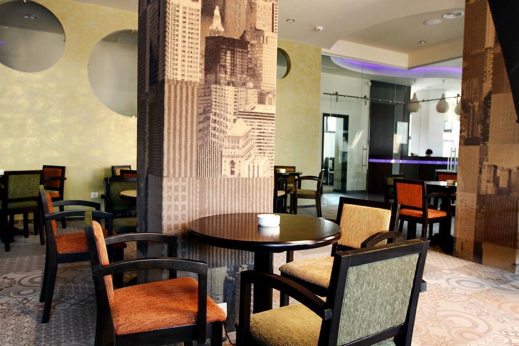 City Hotel 슬라티나 외부 사진