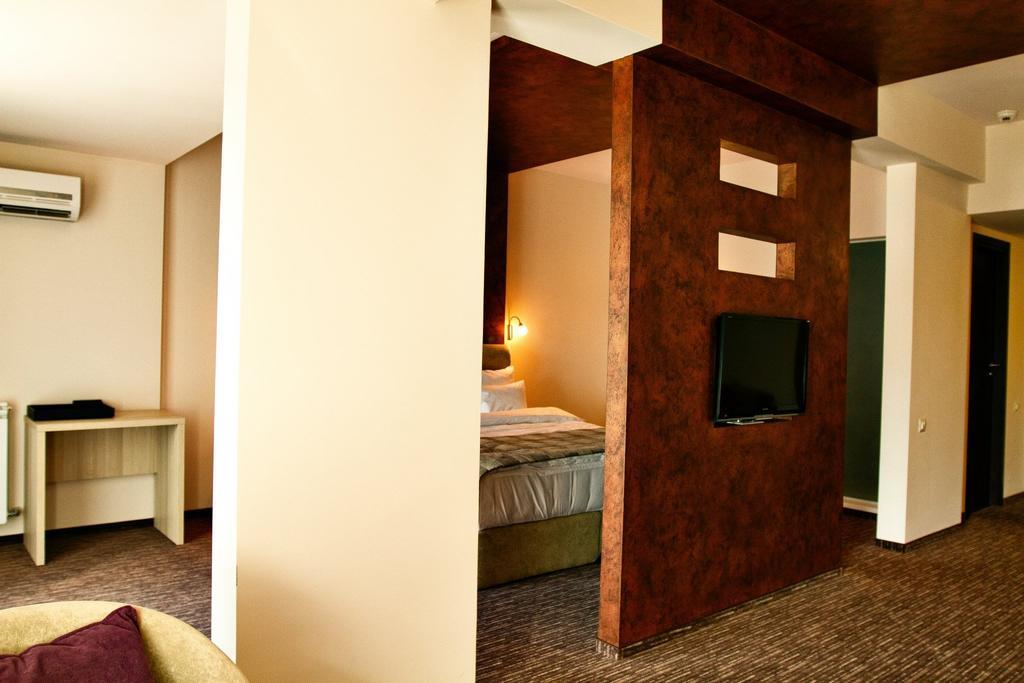 City Hotel 슬라티나 외부 사진