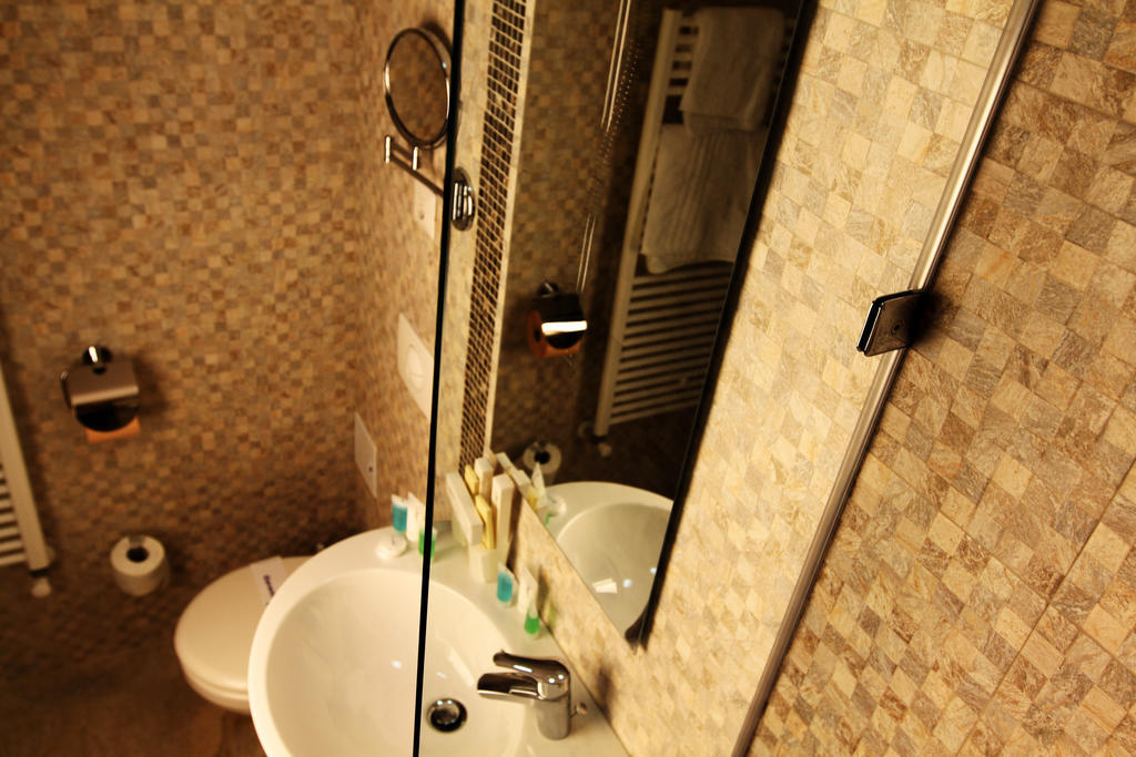 City Hotel 슬라티나 객실 사진