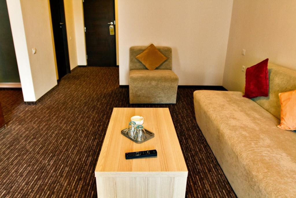 City Hotel 슬라티나 객실 사진