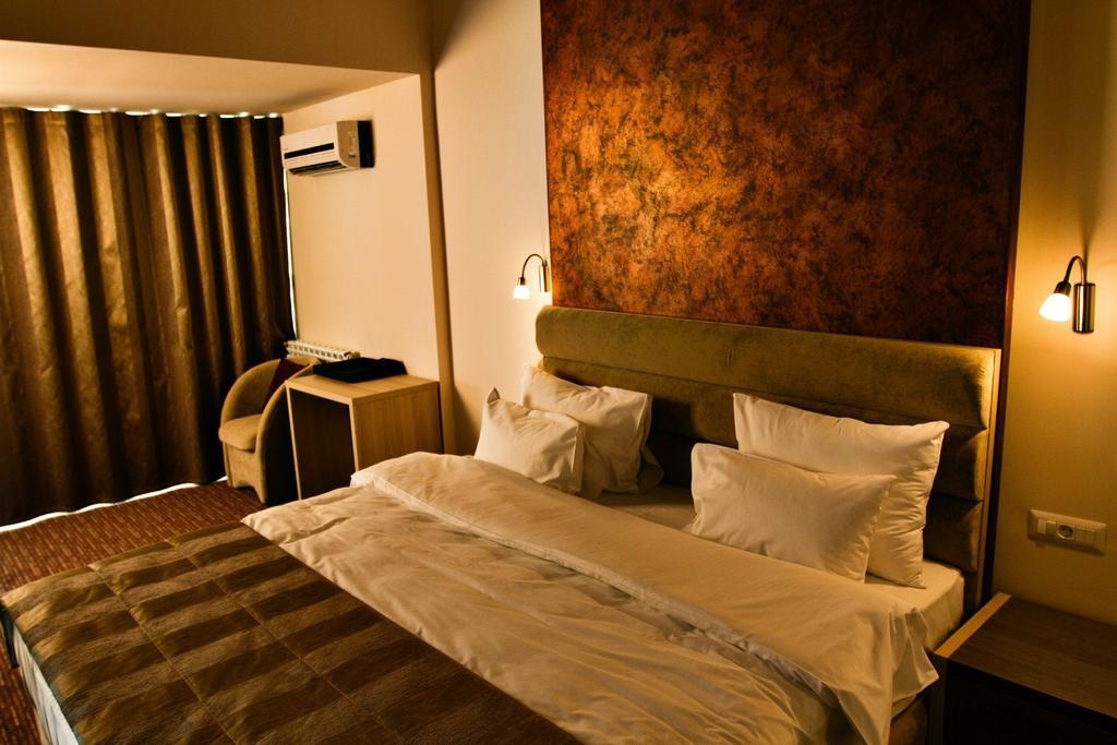 City Hotel 슬라티나 외부 사진